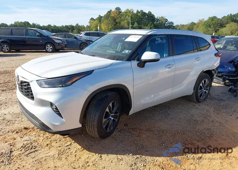 2024 Toyota Highlander Xle z USA, uszkodzony, nr VIN 5TDKDRAH4RS052389